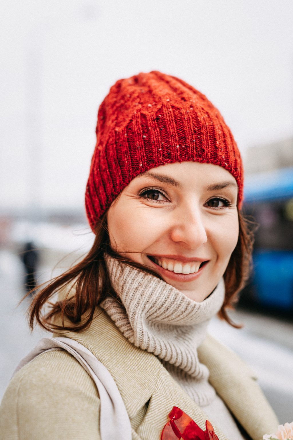 Шапка косами – knittingsamurai.ru